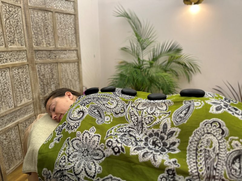 Massage aux pierres chaudes